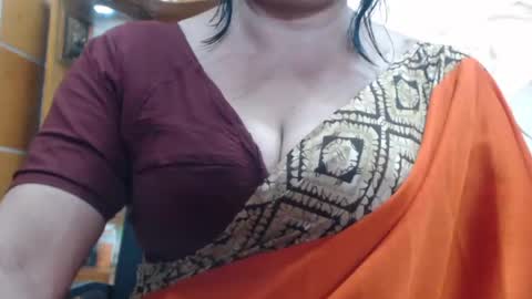 Snapshot of desimaisa130 chatting on 07-25-26, 04:59 Maisa online show from 07-25-26, 04:59