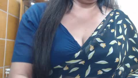 Snapshot of desimaisa130 chatting on 07-28-26, 06:20 Maisa online show from 07-28-26, 06:20