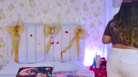 Sara Desire online show from 12-19-25, 12:23