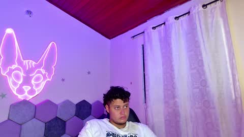 TORI AND MR. BEAR online show from 01-18-25, 06:21