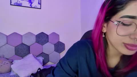 TORI AND MR. BEAR online show from 01-08-26, 05:59