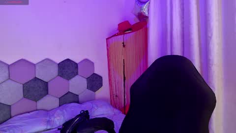 TORI AND MR. BEAR online show from 03-31-26, 06:19