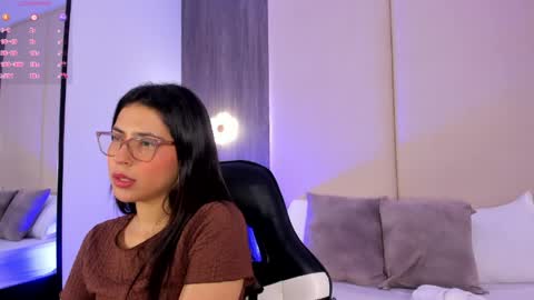 Snapshot of desireee_ chatting on 06-08-26, 01:00 desire online show from 06-08-26, 01:00