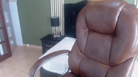 Snapshot of desiring__angel chatting on 12-23-24, 11:36 Desiring Angel online show from 12-23-24, 11:36