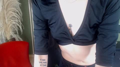 Snapshot of desiring__angel chatting on 01-25-25, 09:04 Desiring Angel online show from 01-25-25, 09:04