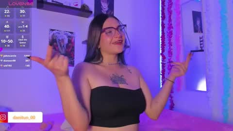 Snapshot of destiny14_ chatting on 09-09-25, 02:22 Dani online show from 09-09-25, 02:22