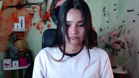 Snapshot of destinyhills_ chatting on 10-13-25, 12:05 Destiny online show from 10-13-25, 12:05