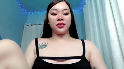 Snapshot of destinyroxie chatting on 12-18-24, 03:55 ROXIE  online show from 12-18-24, 03:55