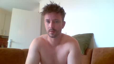 Snapshot of deutero1986 chatting on 07-26-26, 12:23 deutero1986 online show from 07-26-26, 12:23