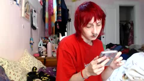 Snapshot of devilg1rl chatting on 06-02-26, 12:56 poutyangel online show from 06-02-26, 12:56