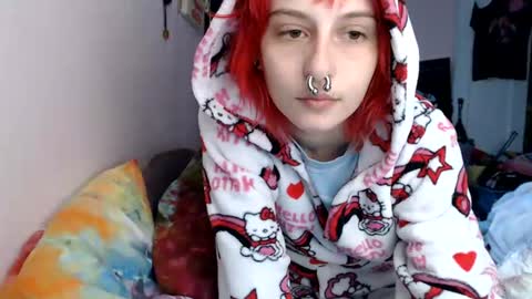 Snapshot of devilg1rl chatting on 06-30-26, 08:32 poutyangel online show from 06-30-26, 08:32