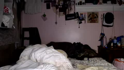 Snapshot of devilg1rl chatting on 07-02-26, 07:47 poutyangel online show from 07-02-26, 07:47