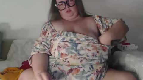 Snapshot of devilschick chatting on 10-28-25, 10:01 DevilsChick -- OF online show from 10-28-25, 10:01