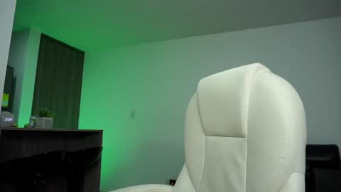 Devin Hunter online show from 12-20-24, 07:28