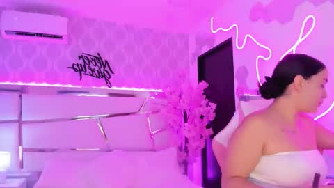 Snapshot of devoracook chatting on 11-17-25, 01:28 DevoraCook online show from 11-17-25, 01:28