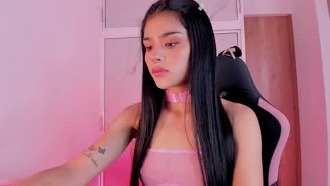 Snapshot of devours_fire chatting on 04-30-26, 06:14 Sara 3 online show from 04-30-26, 06:14