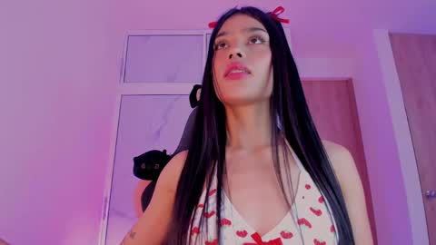 Snapshot of devours_fire chatting on 05-23-26, 08:46 Sara 3 online show from 05-23-26, 08:46