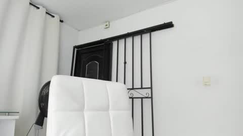 thumb up me please its important online show from 02-20-25, 08:39