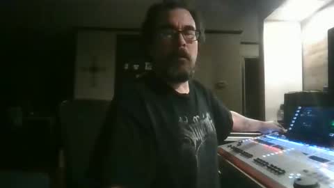 Snapshot of dexterbanana chatting on 05-10-26, 03:33 Mike Sounde online show from 05-10-26, 03:33