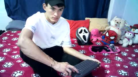 Snapshot of dey_royce chatting on 04-08-26, 05:07 Dey royce online show from 04-08-26, 05:07