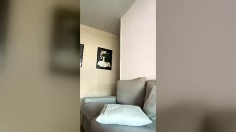 Dhalia online show from 06-18-26, 07:41