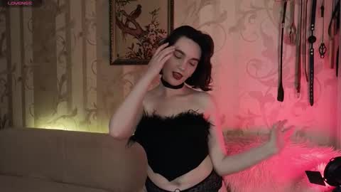 Diana Di Honey online show from 10-17-25, 01:03