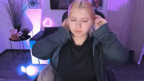 Dia online show from 11-23-25, 07:46