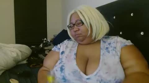 Snapshot of diamondbbwqueen chatting on 05-09-26, 02:06 diamondbbwqueen online show from 05-09-26, 02:06