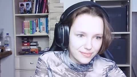 diana_back3 online show from 10-26-25, 06:19