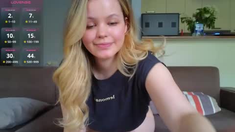 Snapshot of dianaholiday chatting on 04-24-26, 01:13 Olga online show from 04-24-26, 01:13