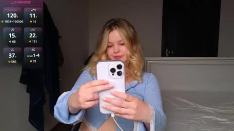 Snapshot of dianaholiday chatting on 05-12-26, 03:31 Olga online show from 05-12-26, 03:31