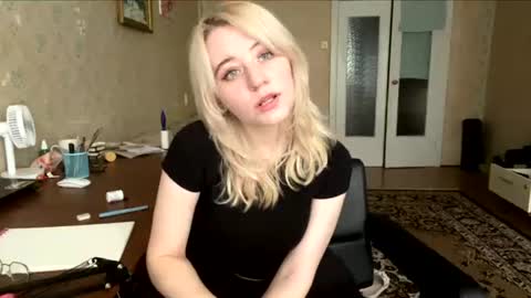 Snapshot of dianaoehler chatting on 06-15-26, 08:05 Diana online show from 06-15-26, 08:05