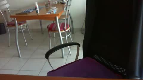 didonc from france..... online show from 04-19-26, 06:10