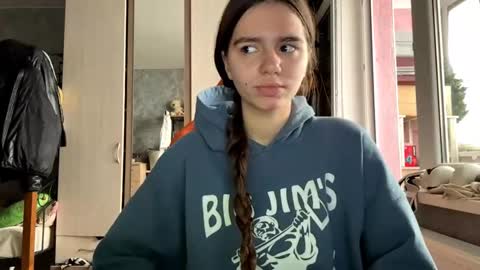 Snapshot of diedraringen chatting on 12-02-25, 09:14 Leila online show from 12-02-25, 09:14