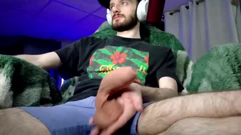 Snapshot of digbicknik chatting on 10-12-25, 01:37 digbicknik online show from 10-12-25, 01:37