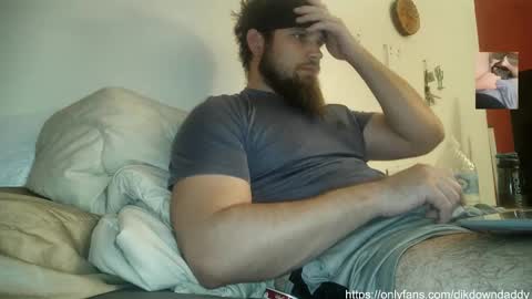 Snapshot of dikdowndaddy chatting on 02-03-25, 06:02 Daddy online show from 02-03-25, 06:02