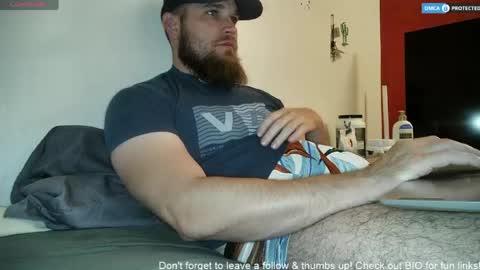 Snapshot of dikdowndaddy chatting on 05-02-26, 07:02 Daddy online show from 05-02-26, 07:02