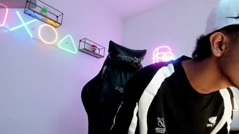 dikey_18 online show from 01-30-25, 09:14