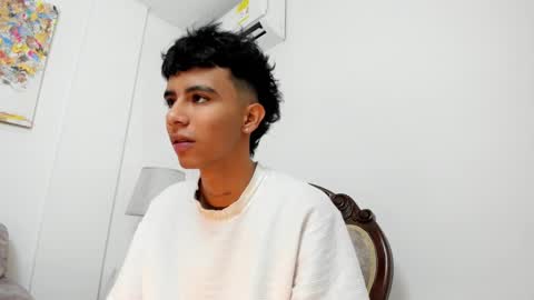 dikey_18 online show from 02-08-25, 07:59