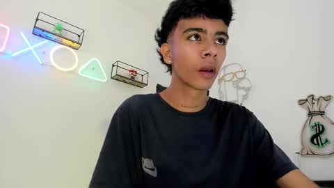 dikey_18 online show from 02-10-25, 07:28