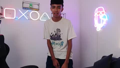 dikey_18 online show from 02-24-25, 08:14