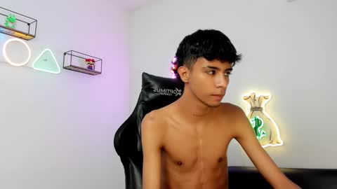 dikey_18 online show from 03-11-25, 08:52