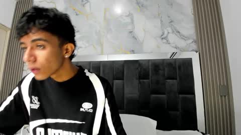 dikey_18 online show from 09-24-25, 08:12