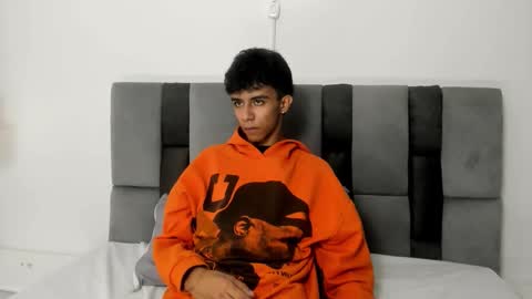 dikey_18 online show from 09-26-25, 11:20