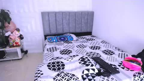 DINA online show from 02-25-25, 05:15