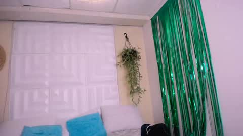 DINA online show from 04-12-26, 06:35