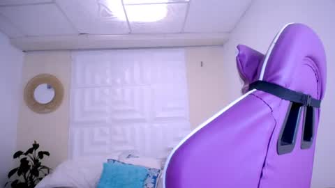 DINA online show from 07-21-26, 04:53