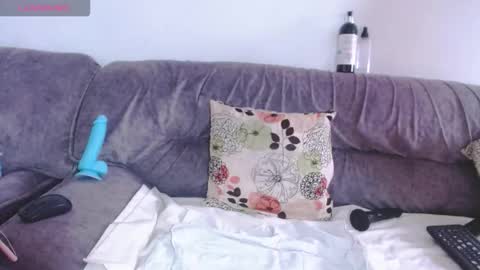 Snapshot of dirty_squirt_molly chatting on 10-15-25, 02:06 molly online show from 10-15-25, 02:06