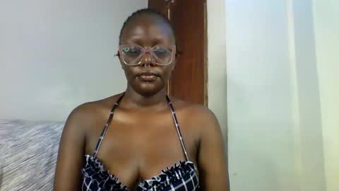 ELLE online show from 12-17-25, 04:13