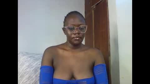 ELLE online show from 12-18-25, 04:18